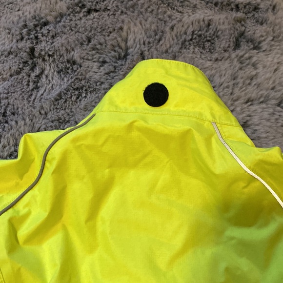 Showers Pass High Visibility Rain Cycling Jacket - Picture 16 of 16
